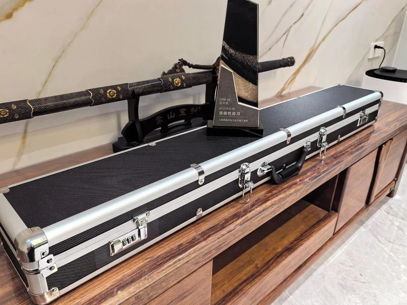 腰横秋水雁翎刀！恭喜CW获得极限之地2025冠军！